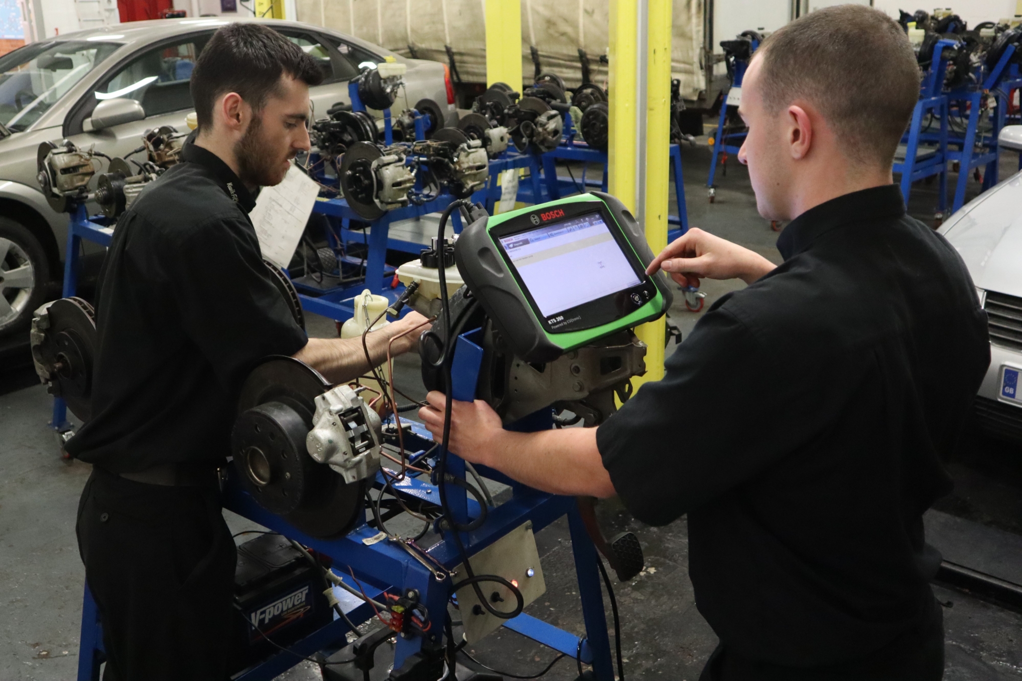 Kwik Fit to recruit 300 new apprentices