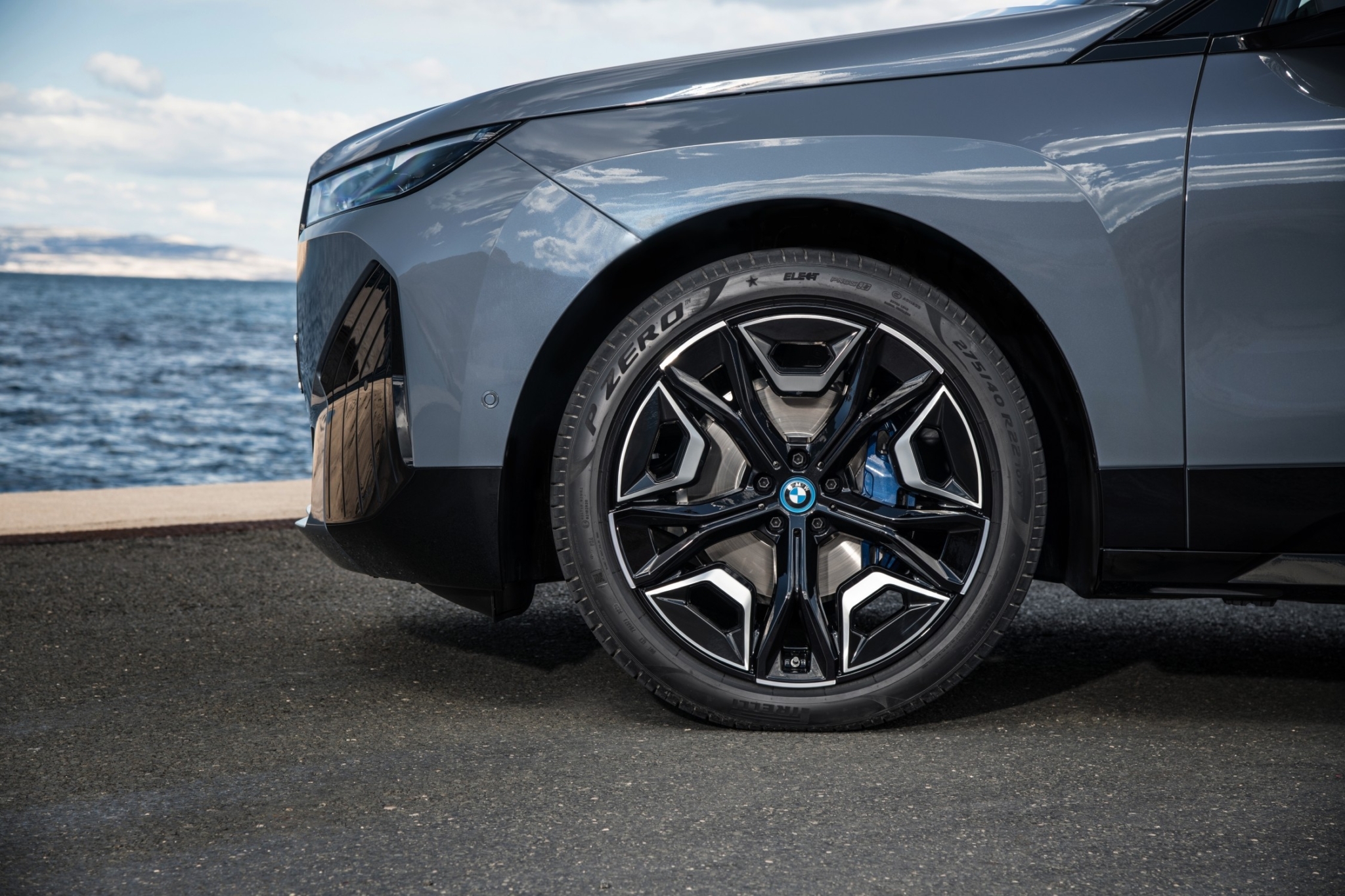 Pirelli supplies P Zero Elect tyres for BMW’s iX EV