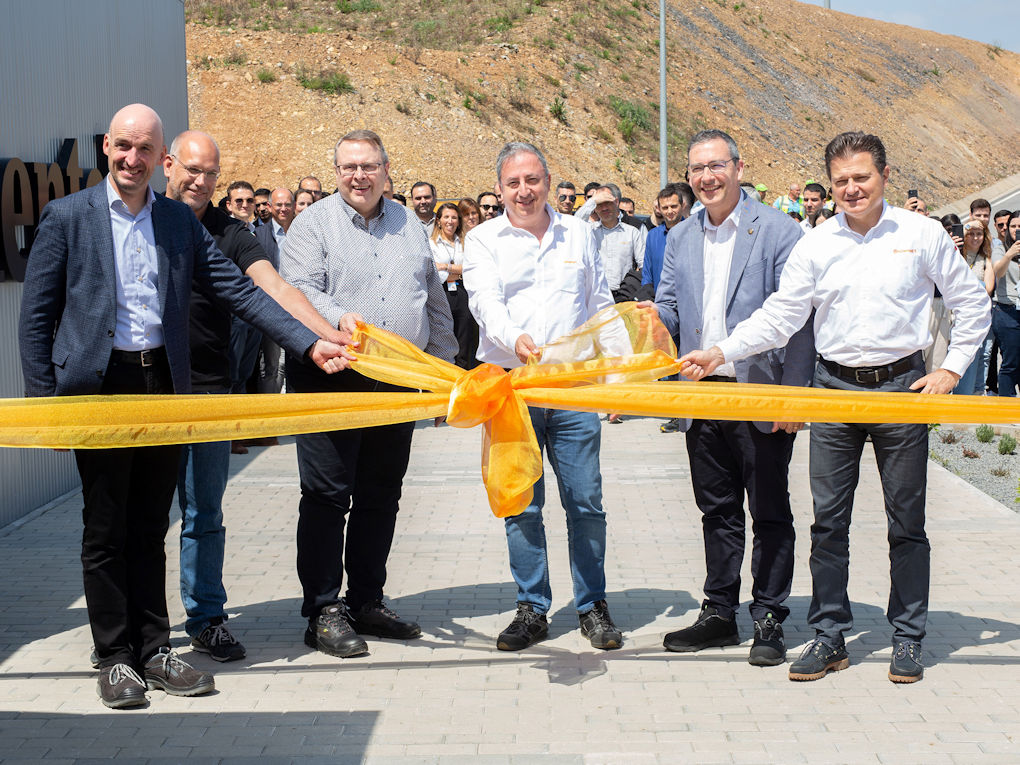 Continental opens global tyre Solution Center