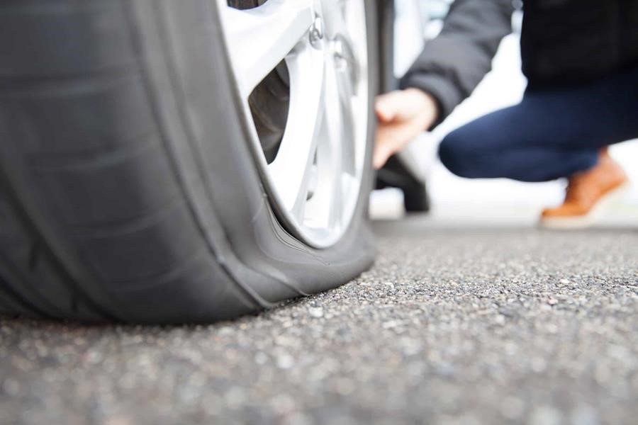 Apollo Tyres survey shows motorists’ reticence to deal with tyre punctures