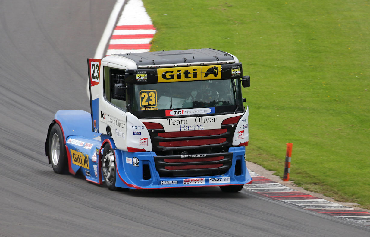 Giti Tire brings guests & a legend to Convoy in the Park