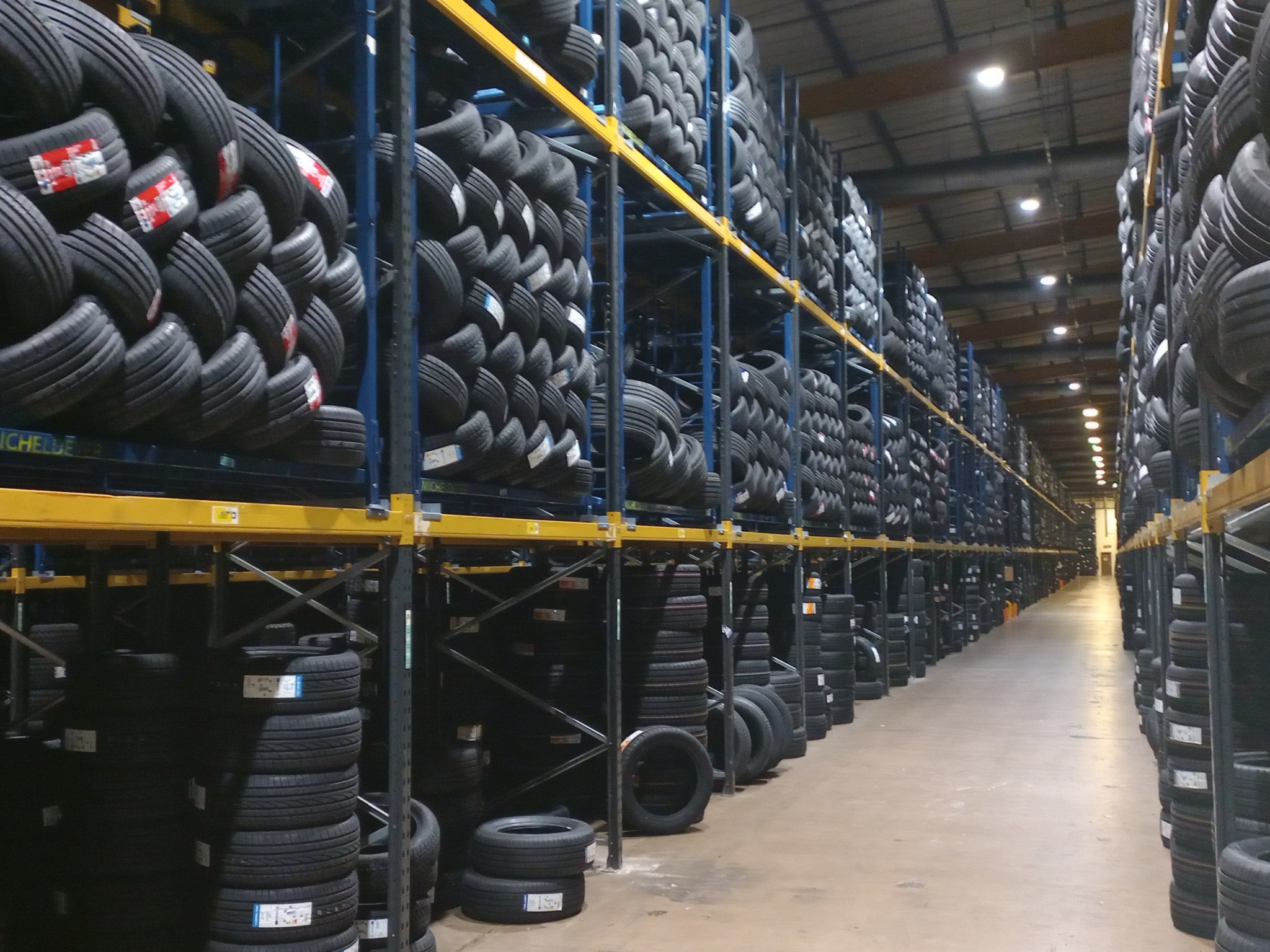 MTS chooses Arcom AR03 MIX tyre racks, AR04 pallets for Bellshill warehouse