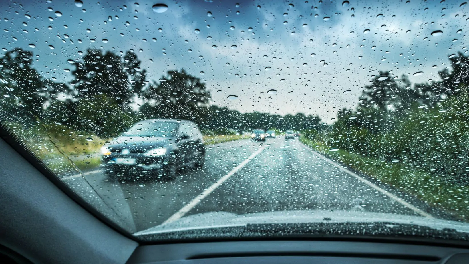 TyreSafe urges drivers to increase safety vigilance amidst Met Office yellow weather warnings